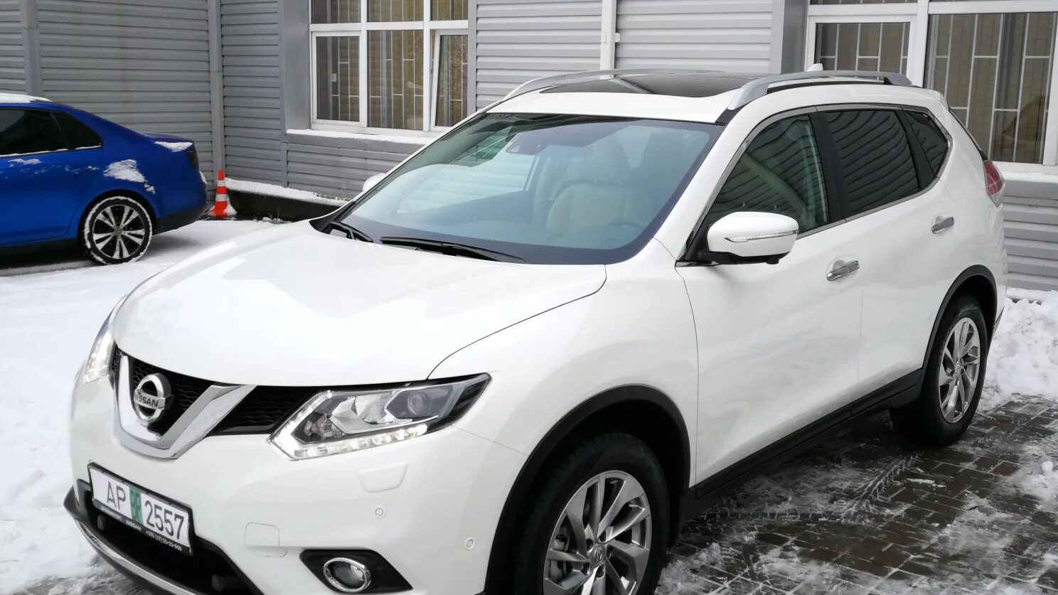 Купить б/у Nissan X-Trail II Рестайлинг 2.5 CVT (169 л.с.) 4WD бензин вариатор в