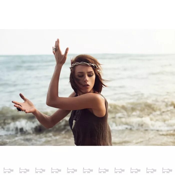 Книга про счастье. Счастливые глаза женщины. Дети с цветами. Катя иванчикова 2023. Песня мне счастье улыбнется.