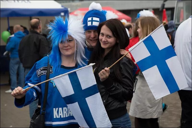 финляндия люди. People drinking  in street bar. девушки финляндии. Finish people. фотосессия на финишной прямой.