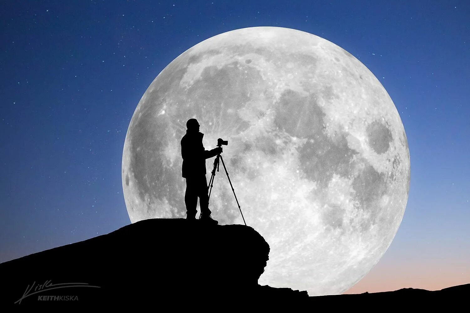 Moon correct moon. Луна. Луна фото. Полнолуние. Человек на Луне.