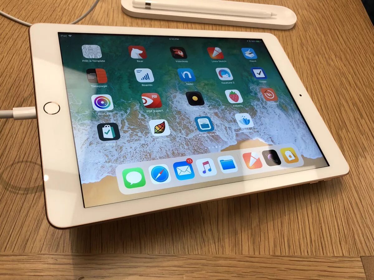 Айпад 10 года. IPAD Mini 2015. Айпад 13.3 дюйма. Эпл стор айпад. Айпад 15.