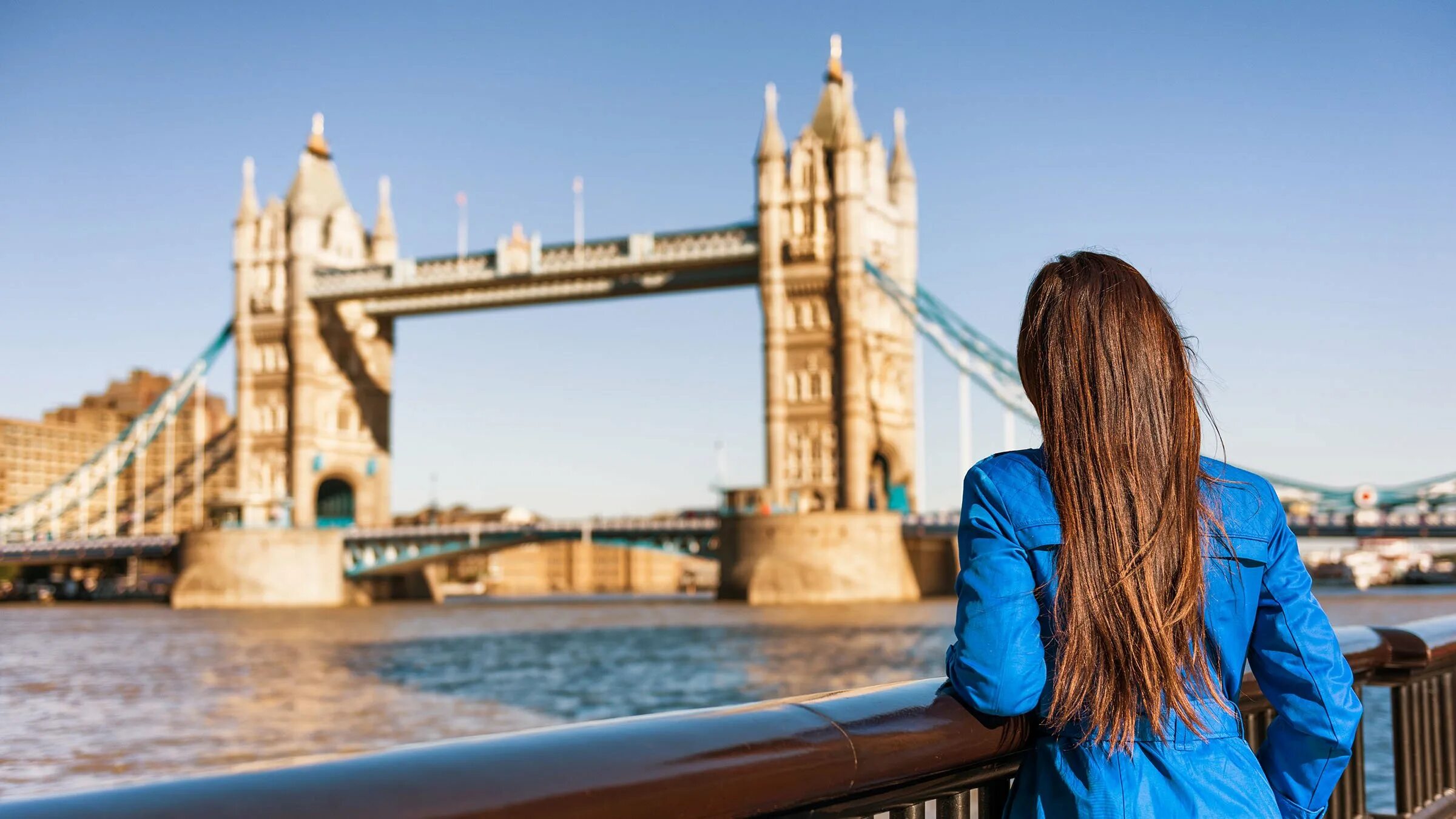 Traveling to uk. Девушка в Лондоне. Девушки Лондона фото. Шикарные девушки London. Девочка на фоне Лондона.