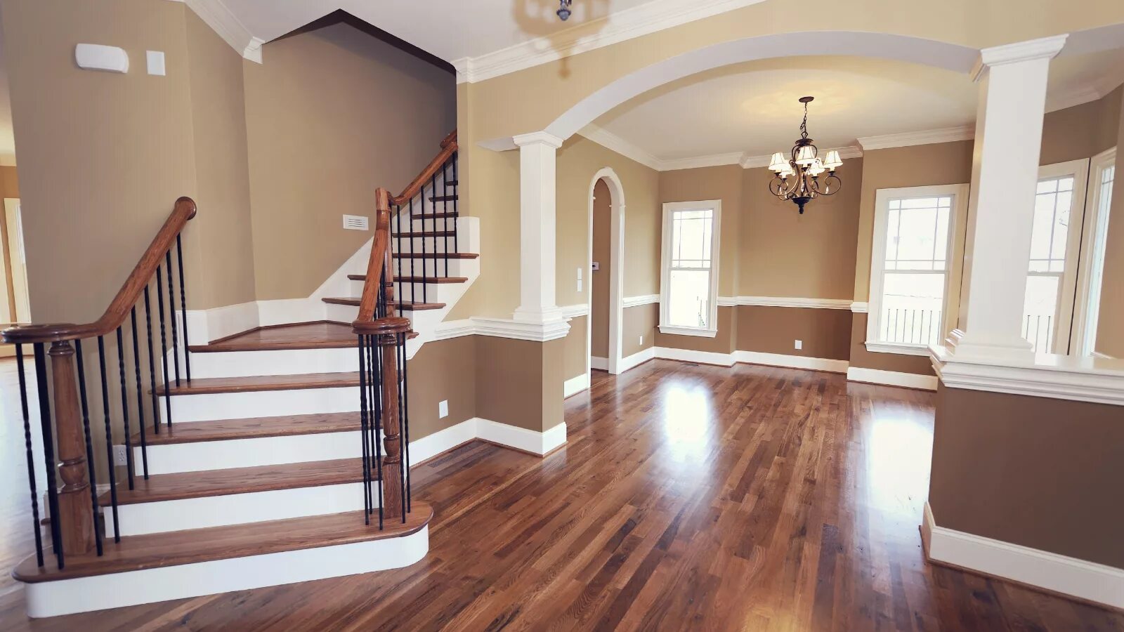 Евроремонт квартир фото. Отделка коттеджа под ключ. Отделка квартир под ключ. Евроремонт потолок. Внутренняя отделка квартир.