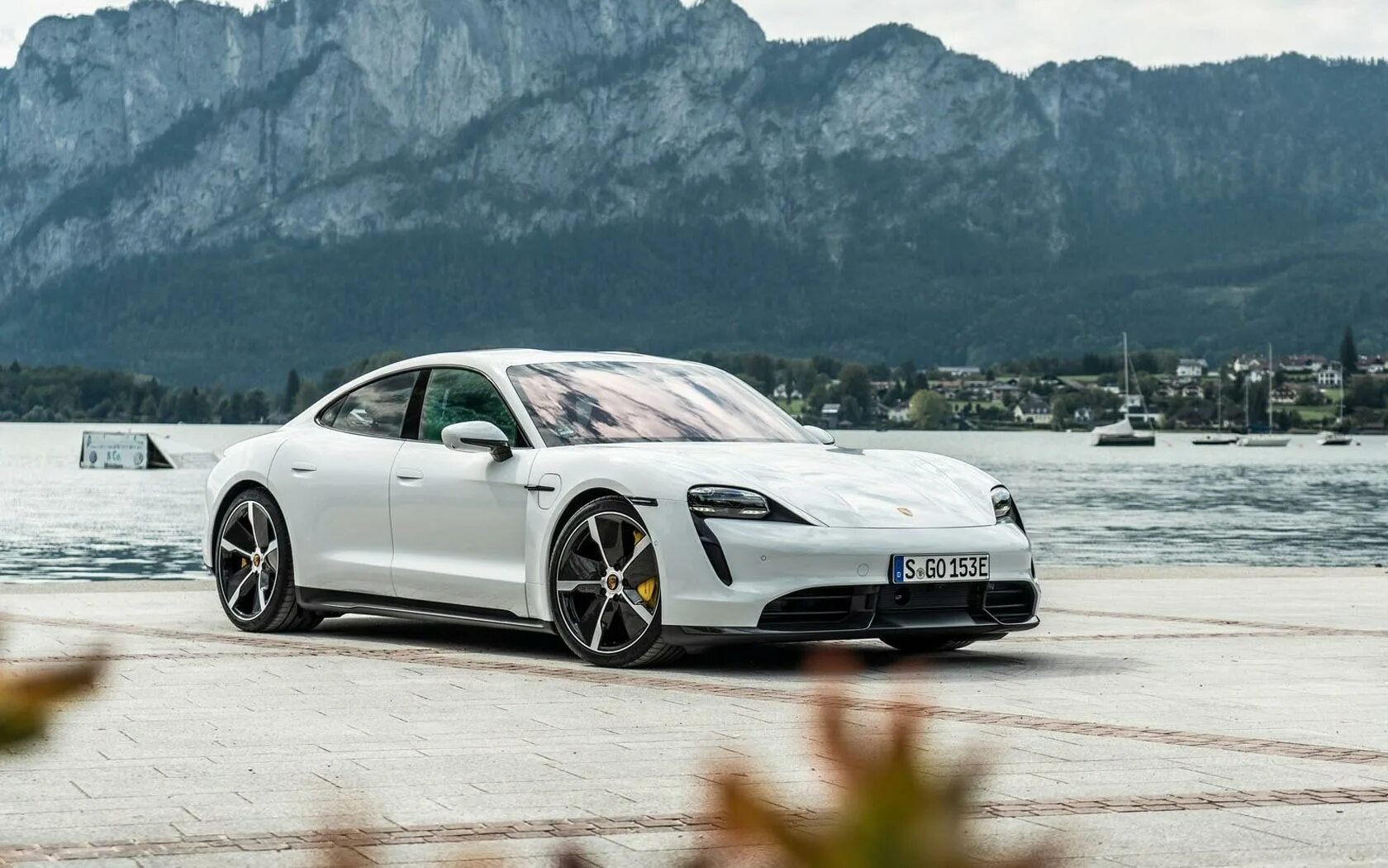 Taycan. Porsche mission e. Порше тайкан 2020. Porsche taycan электрокар. Porsche taycan turbo.