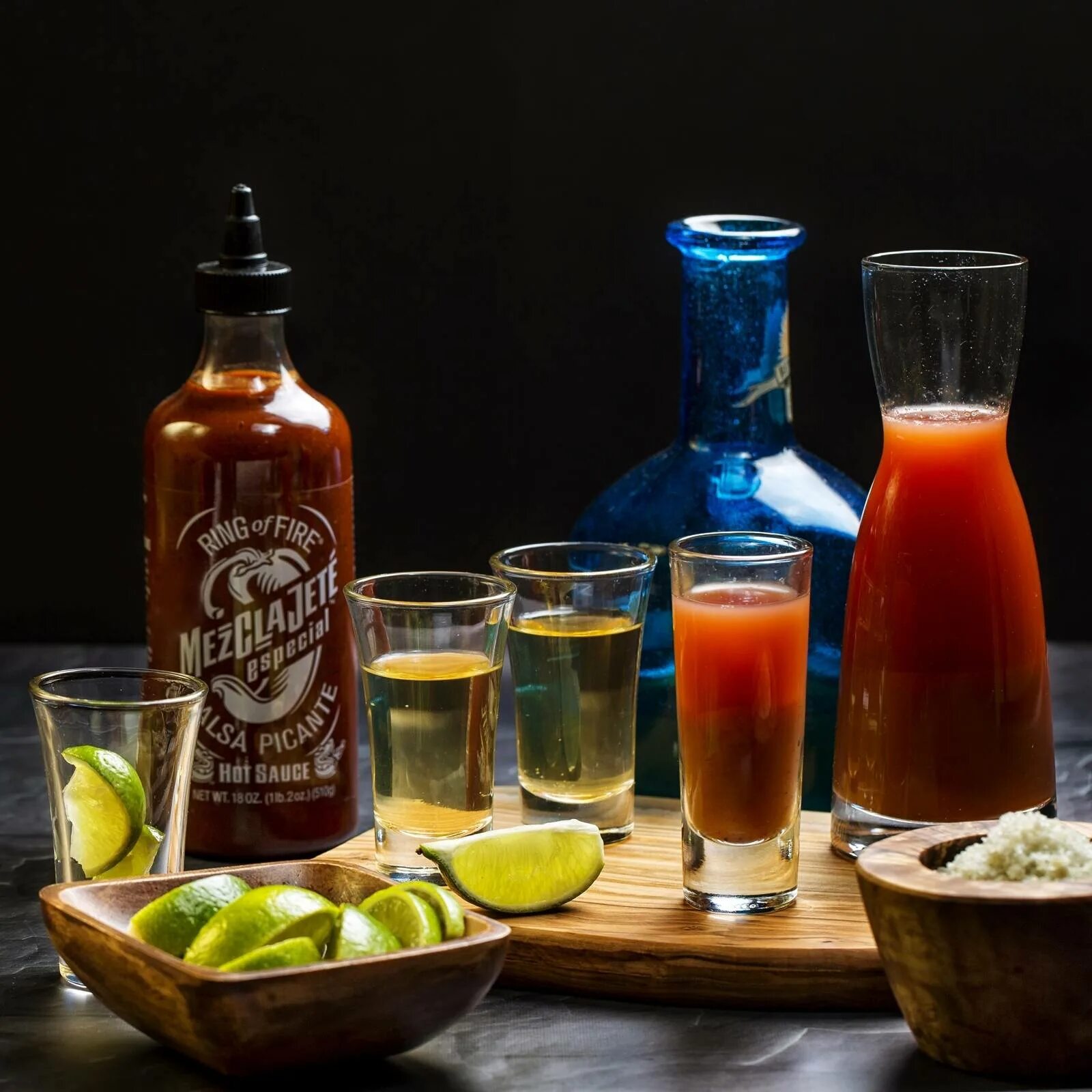 Томатный сок пряный. Сангрита для текилы. Безалкогольная кровавая мэри. Томатный сок соль перец. Томатный сок соль перец.