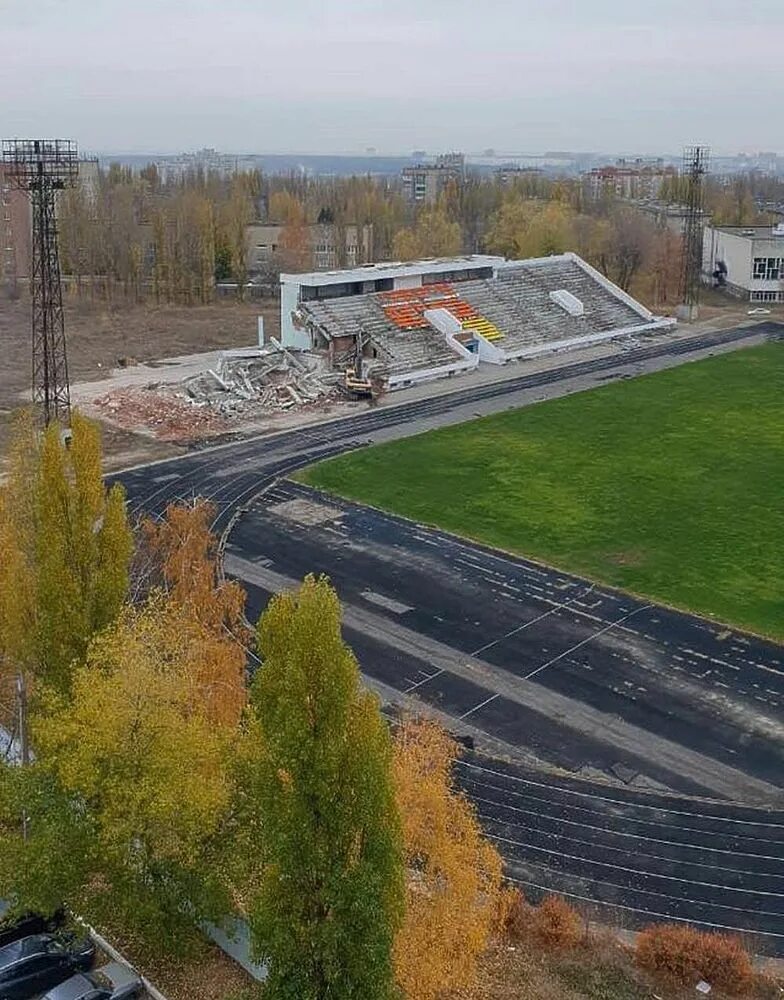 Стадион факел воронеж маршака. Стадион факел воронеж южная трибуна. Стадион факел воронеж маршака реконструкция. Стадион на маршака воронеж. Стадион на маршака воронеж.