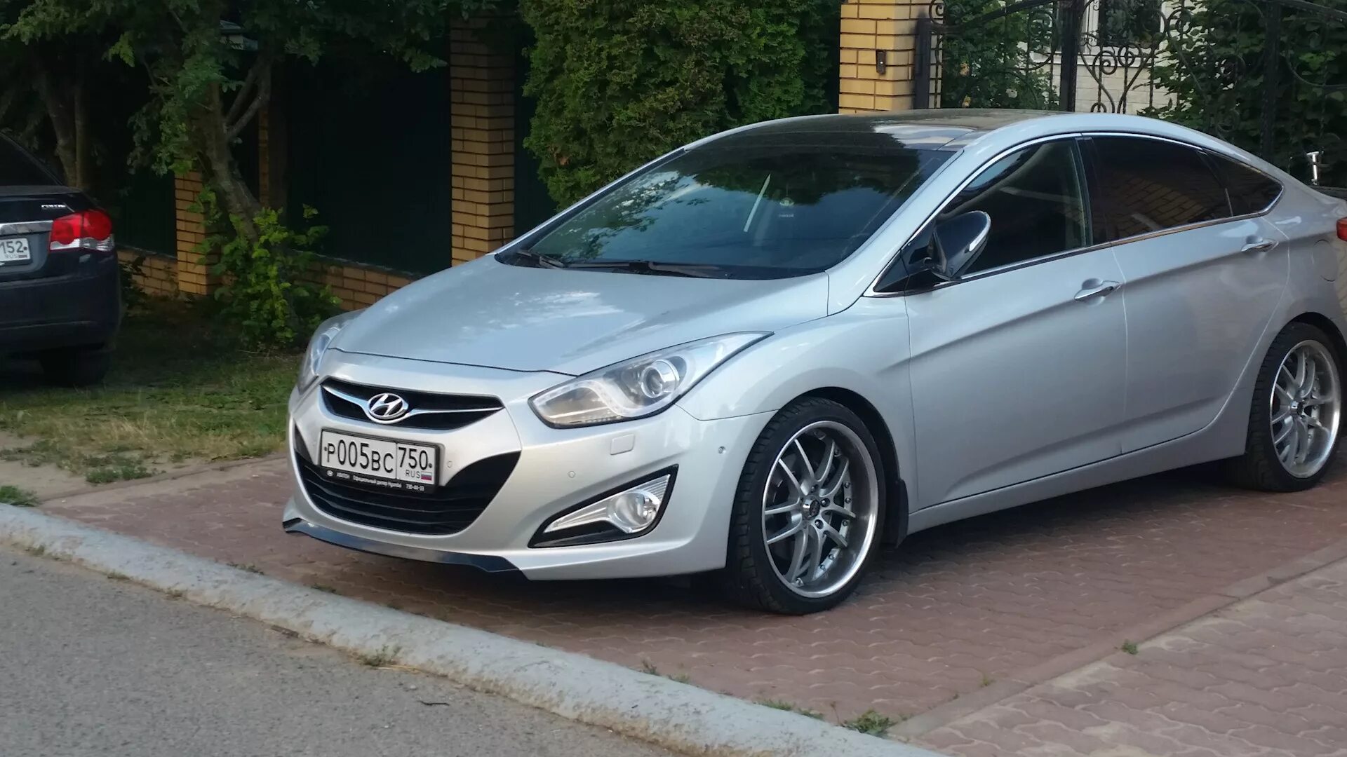 Купить хендай 40 с пробегом. Хендай i40 r19. Hyundai i40 2.0. Hyundai i40 r20. Hyundai i40 серебристый.