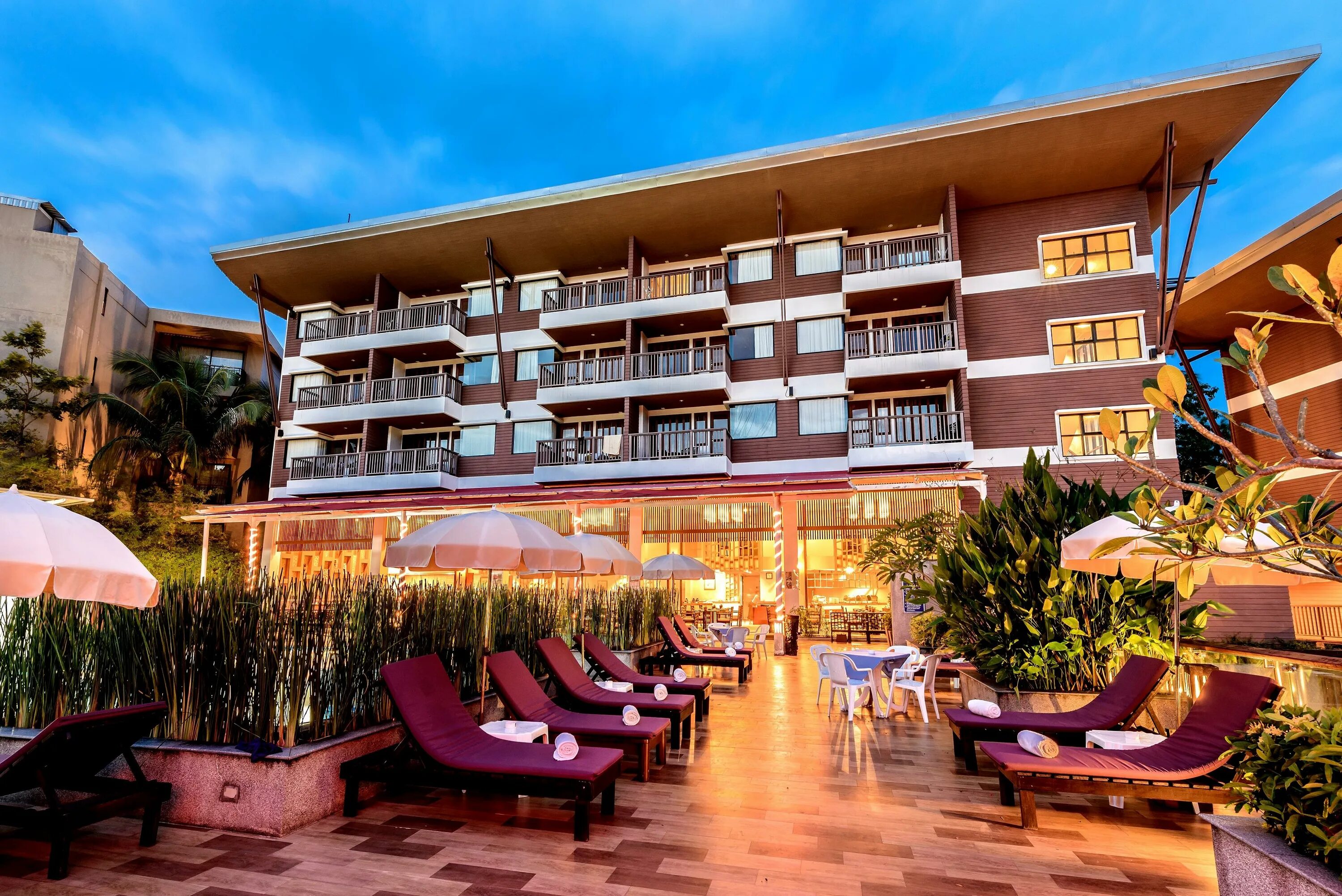 Blossom hotel batumi. Blossom hotel. Blossom hotel *** (батуми). Peach blossom 4*. Peach blossom resort 4 карон.