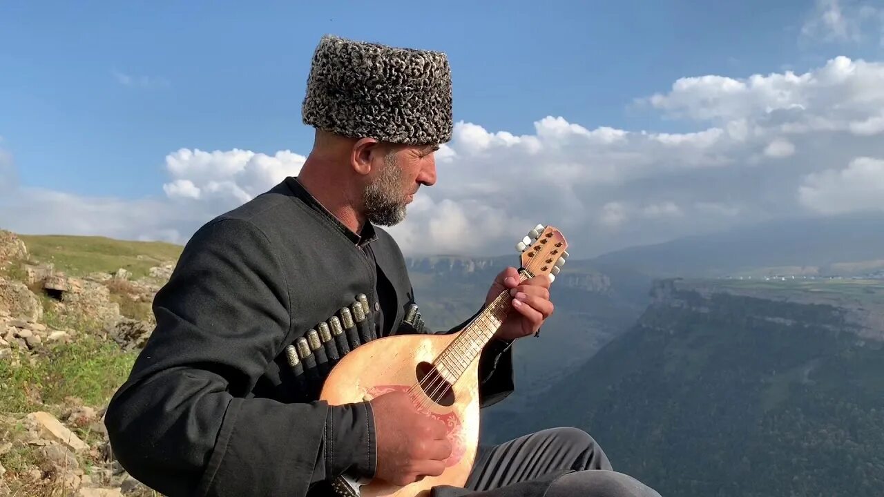 Песни говорят на кавказе живет. Дагестанский кумуз. Дагестанские музыкальные инструменты. Дагестанские народные музыкальные инструменты. Национальный музыкальный инструмент аварцев.