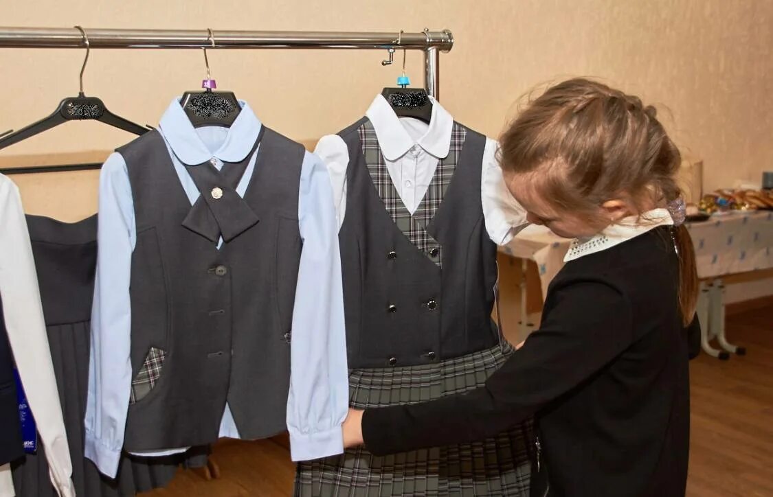 Петростиль школьная форма. Школьная форма тверь многодетным 2022. Выбор школьной формы. Выбрать школьную форму. Выбрать школьную форму.