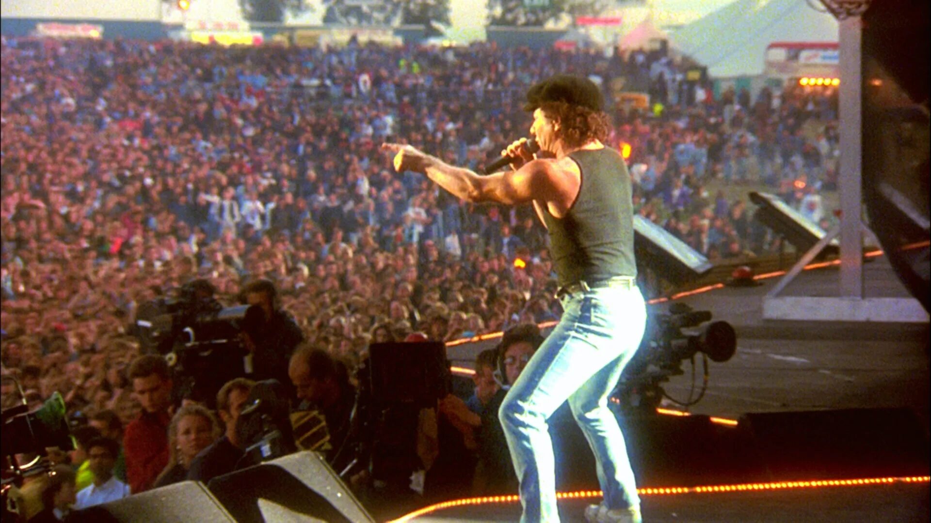 Ac dc 1991. Ac dc 1991. Ac dc moscow 1991. Ac/dc donington park 1991. Ac dc angus young 1990.