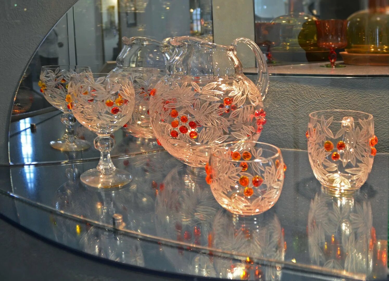 Кромешная тьма настольная игра. Кромешная тьма. Зинченко лзхс. Ледяной хрусталь. Хрустальная посуда.