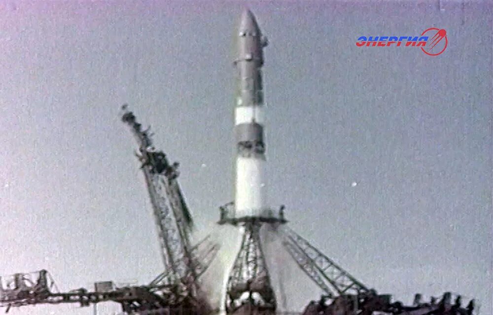 Первый полет восхода. Восход 2 ракета-носитель. космический корабль восход 2 леонова. старт восхода 2. 11а57 восход ракета-носитель.