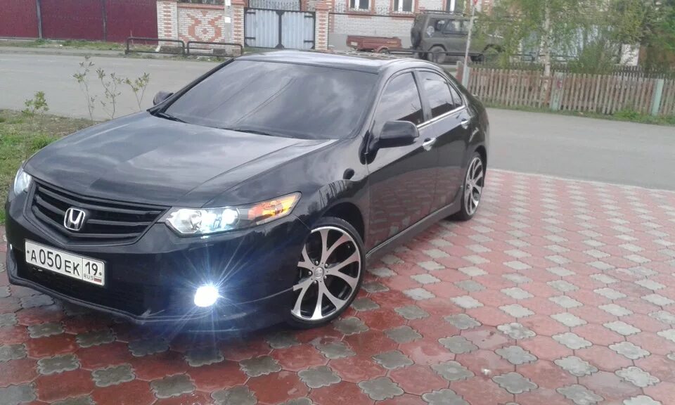 Аккорд белорецк. Хонда Аккорд 8 2.4. Honda Accord 2008 на дисках. Honda Accord 8 r19. Honda Accord 2008 2.4.