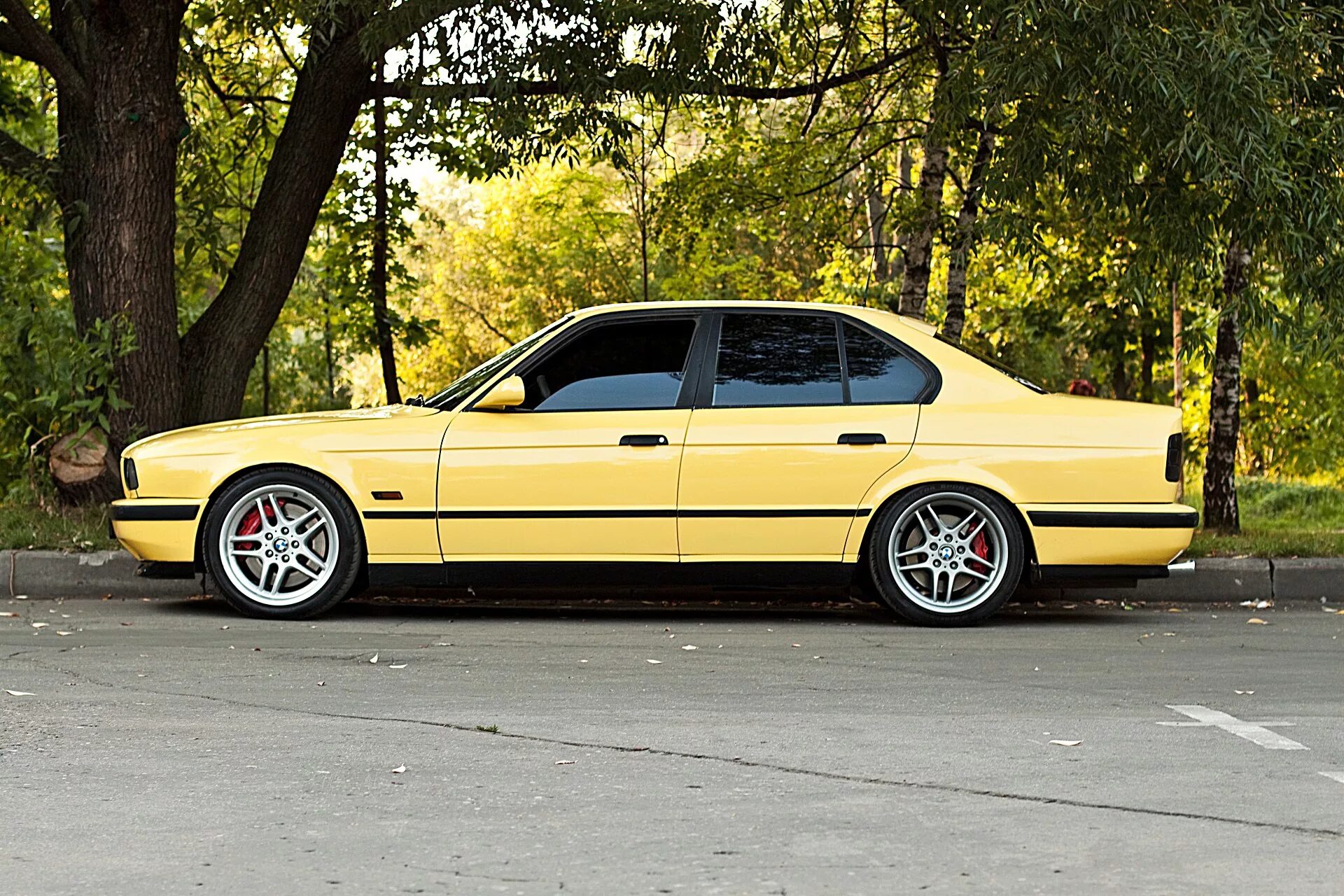 БМВ м5 е34. BMW m5 e34 White. BMW e34 Gold. BMW e34 m5 белая. Модель е34