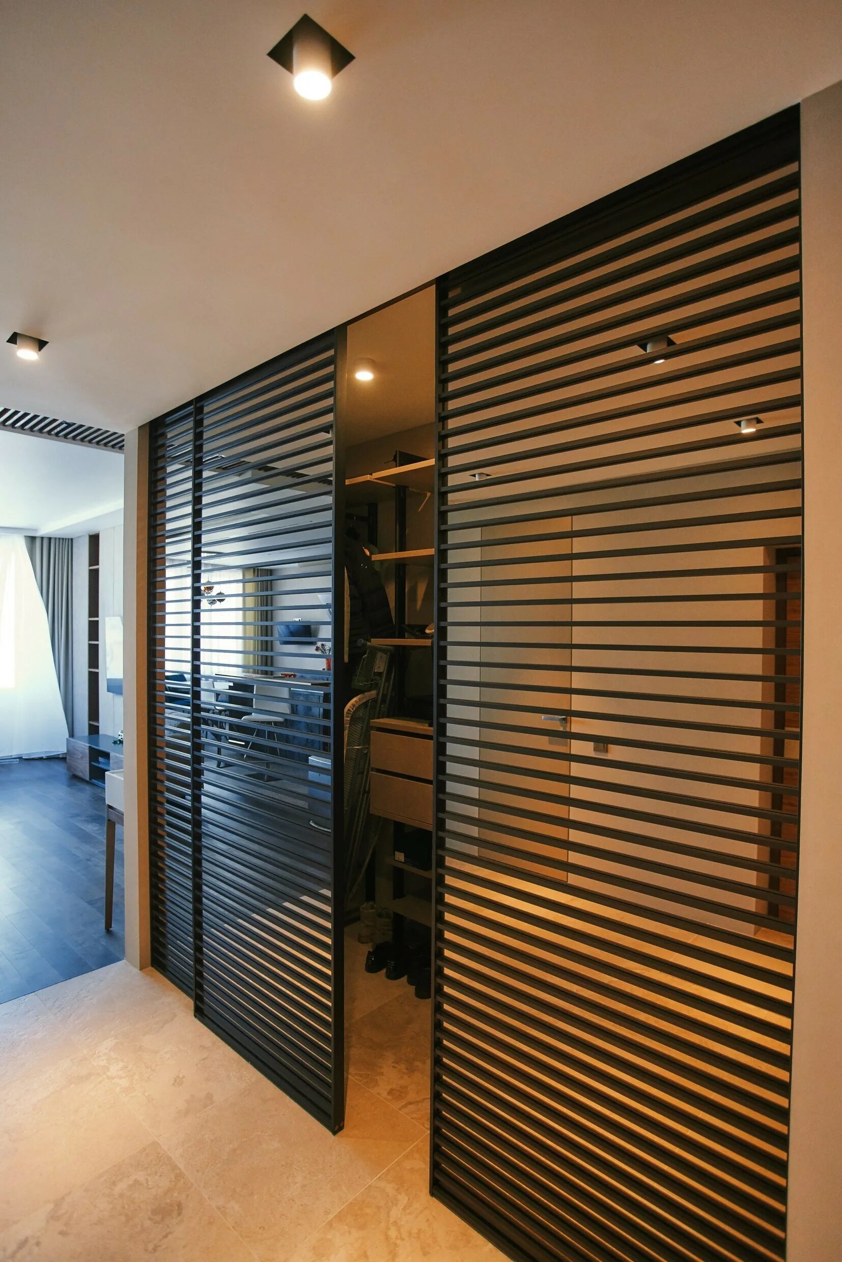 жалюзийные двери 770x1570. деревянные дверцы для шкафа. реечные двери. реечные двери. реечные раздвижные двери.