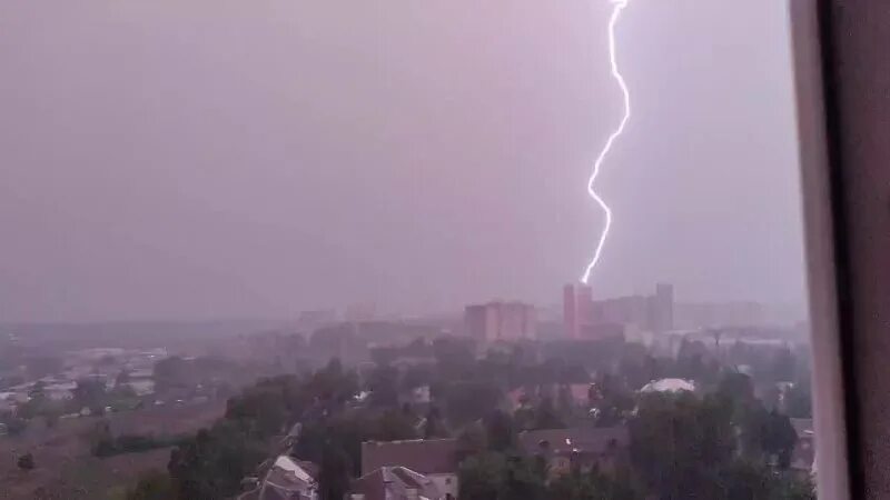 Грозы в пермском крае. Гроза в спб 26 06 2021. Впк гроза пермь. Гроза в перми. Гроза в перми.