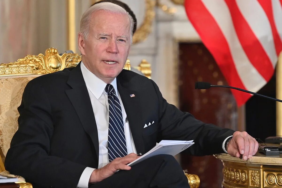 Байден заявил что сша. Байден запретил. Байден 2017. Джо байден на украине 2022. Фото.