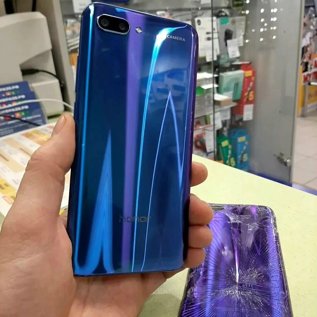 Купить стекло хонор 10. Разбитый Honor 10i. Разбитый хонор 9 s. Huawei Honor 9x синий Разбитая крышка. Разбитый хонор 10.