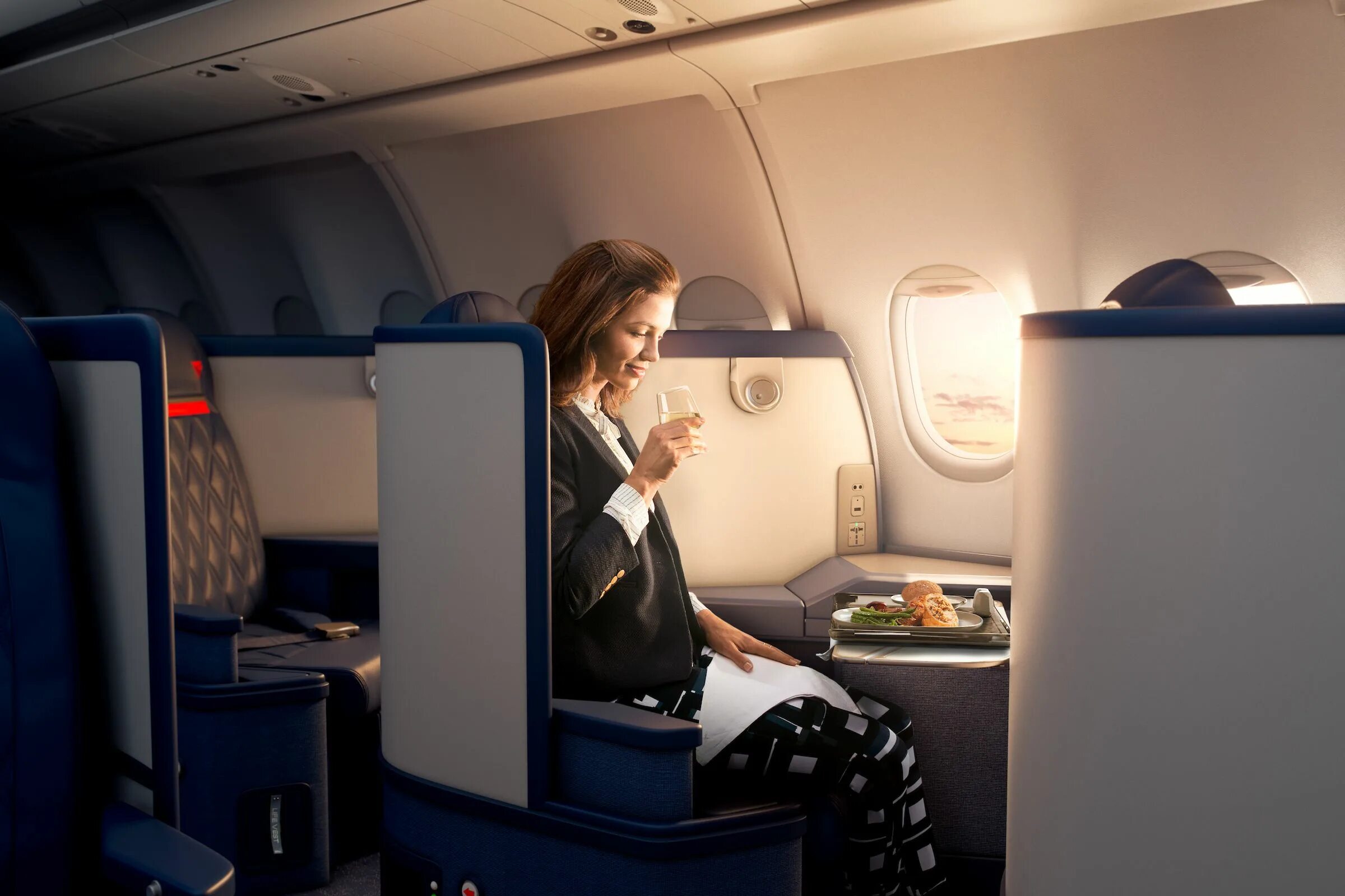 Delta Business class. Ай Флай бизнес класс. Полет бизнес классом. Бизнес класс в самолете фото.