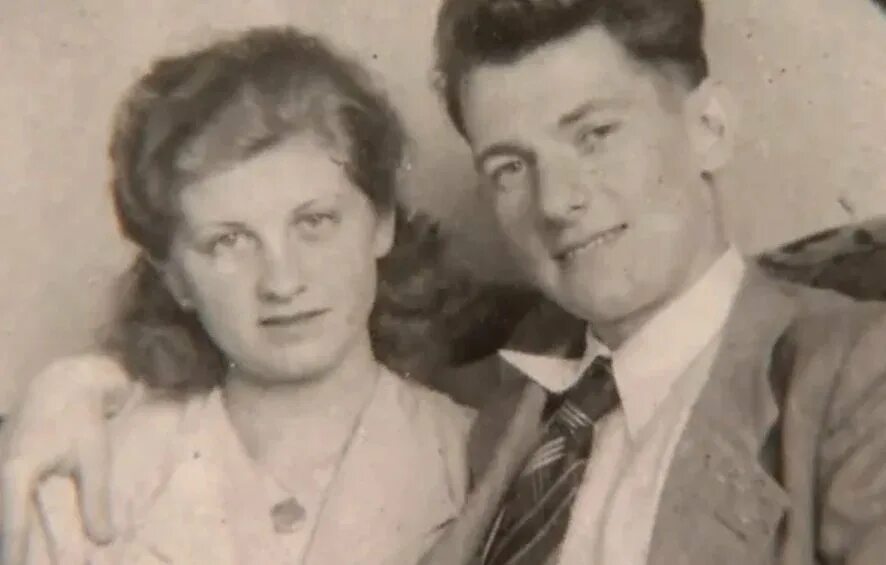 Родители ирины муравьевой. Ирина муравьева в детстве. Леонид эйдлин и ирина муравьева. Ирина муравьёва с сыновьями. Муравьева ирина муравьева интервью.