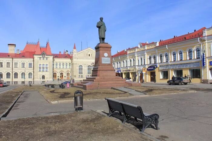 Площадь рыбинского. Красная площадь Рыбинск. Город Рыбинск красная площадь. Рыбинск Центральная площадь. Рыбинск Главная площадь.