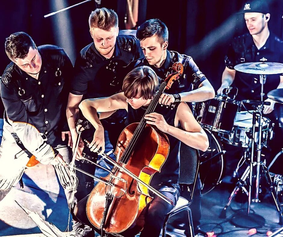 Группа без 5 2. Rockcellos группа. rockcellos группа состав. группа виолончелистов рок. виолончелисты rockcellos.