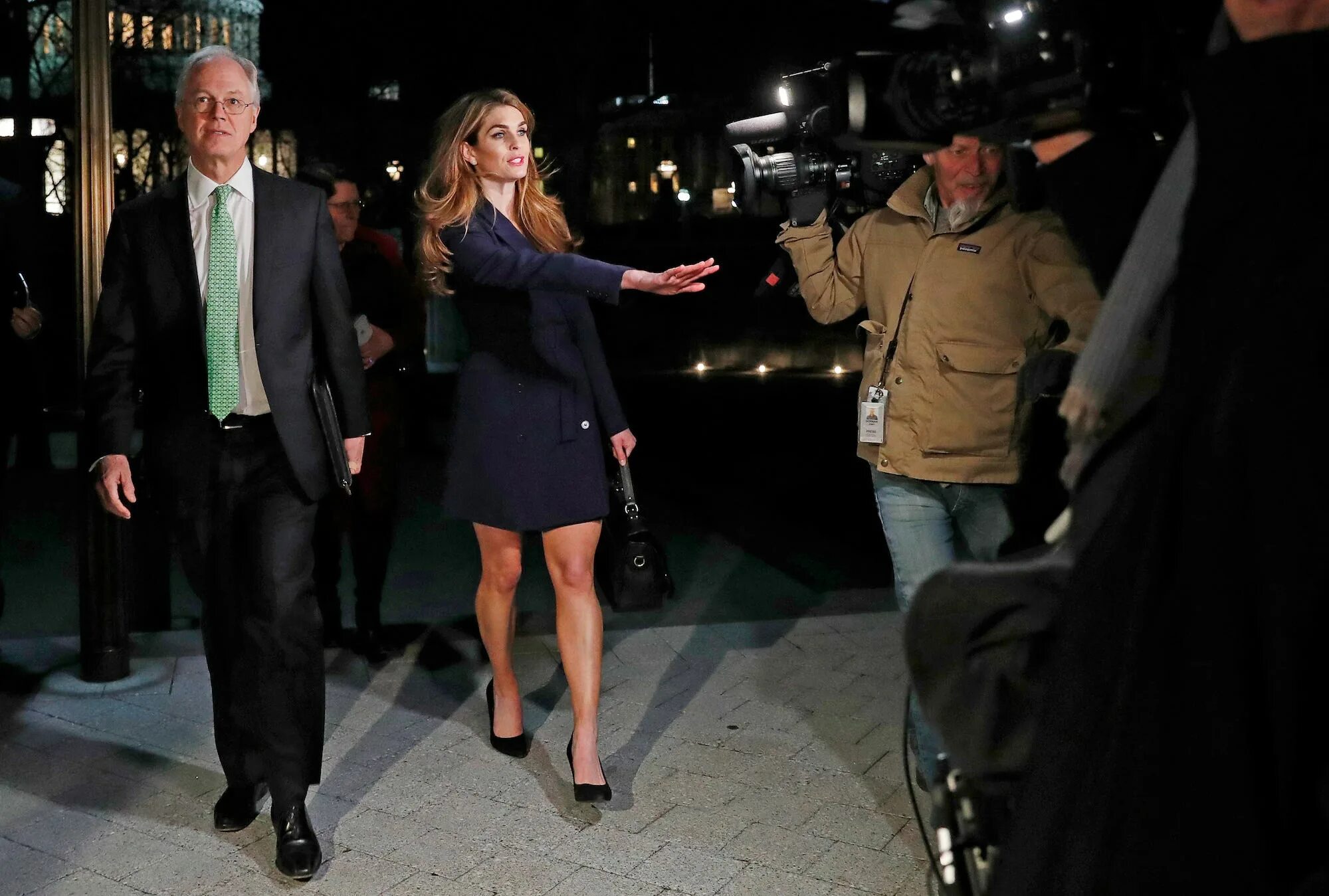 Любовница трампа. Хоуп Хикс и Трамп. Помощница Трампа. Hope Hicks Legs. Хоуп Хикс биография.