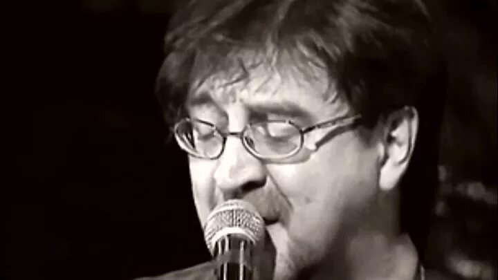 Ддт пропавший без вести (2005, cdlr 0516 cd). Александр чернявский на концерте с ддт. Юрий шевчук граффити. Ддт плакат. Шевчук пропавший.