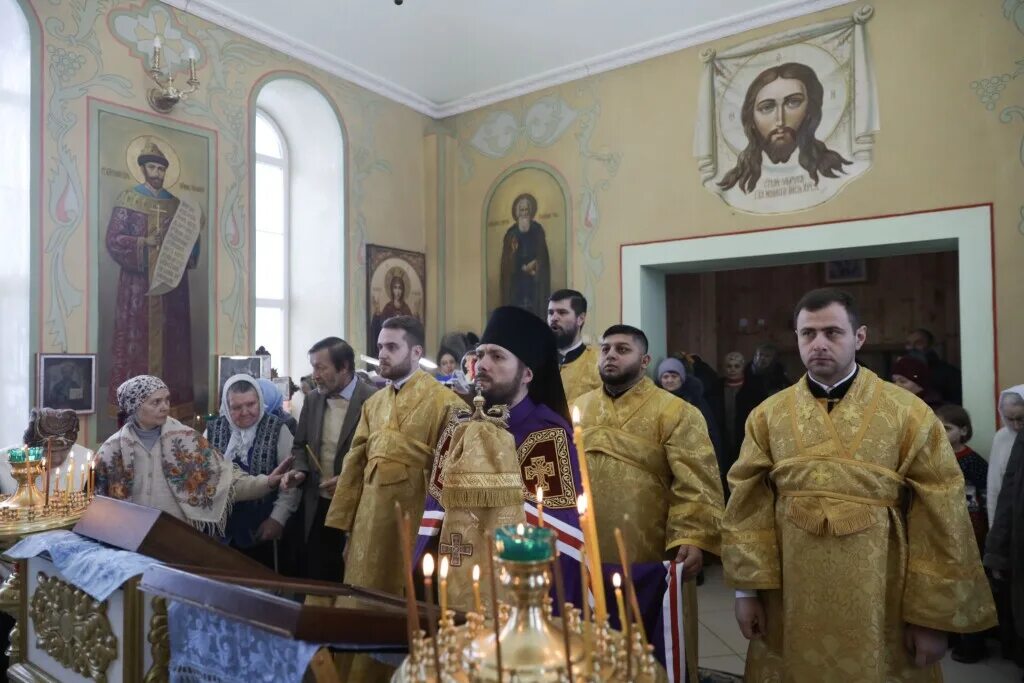 Служба в храме россошь. Службы в ильинском храме россошь. Служба в храме россошь. Духовно просветительский центр россошь. Благочиние.