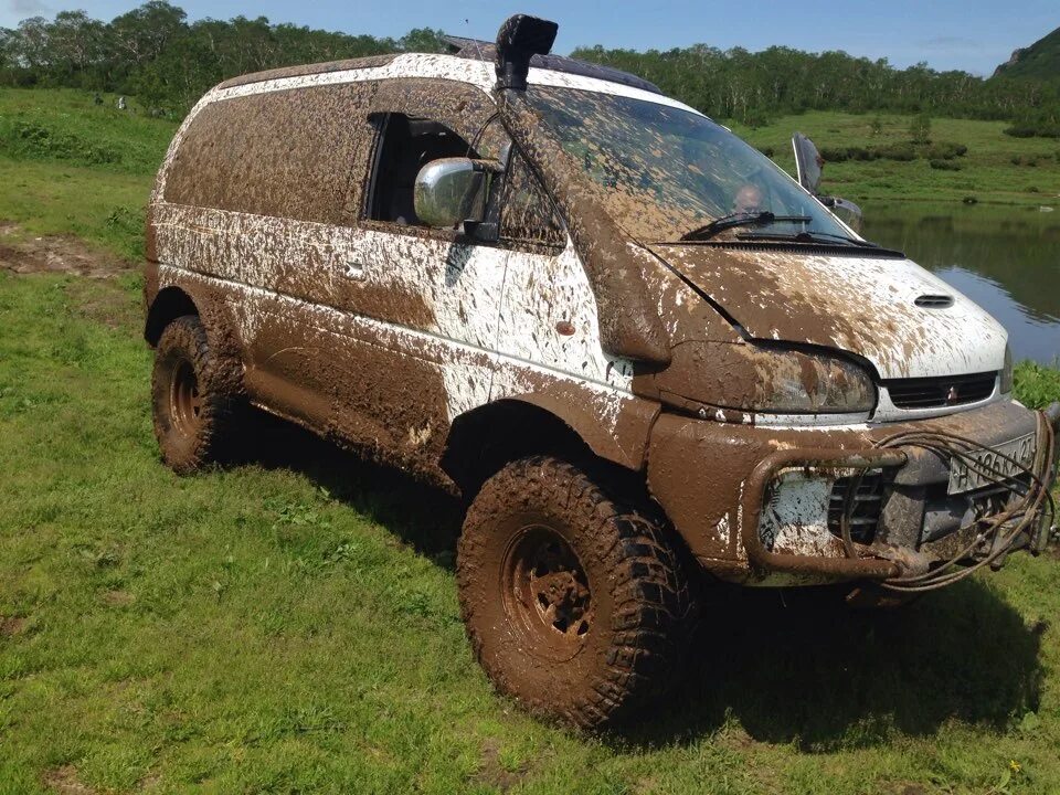 Mitsubishi Delica l400. Мицубиси Делика l500. Делика l-500. Mitsubishi Delica l400 off Road.