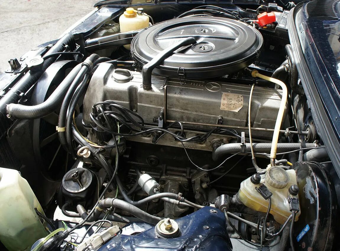 Двигатель Мерседес 123 бензин. Мерседес w123 дизель карбюратор. Карбюраторный мотор 2,3 w123. Двигатель 2,5 бензин Мерседес 123. Двигатель мерседес бензин купить