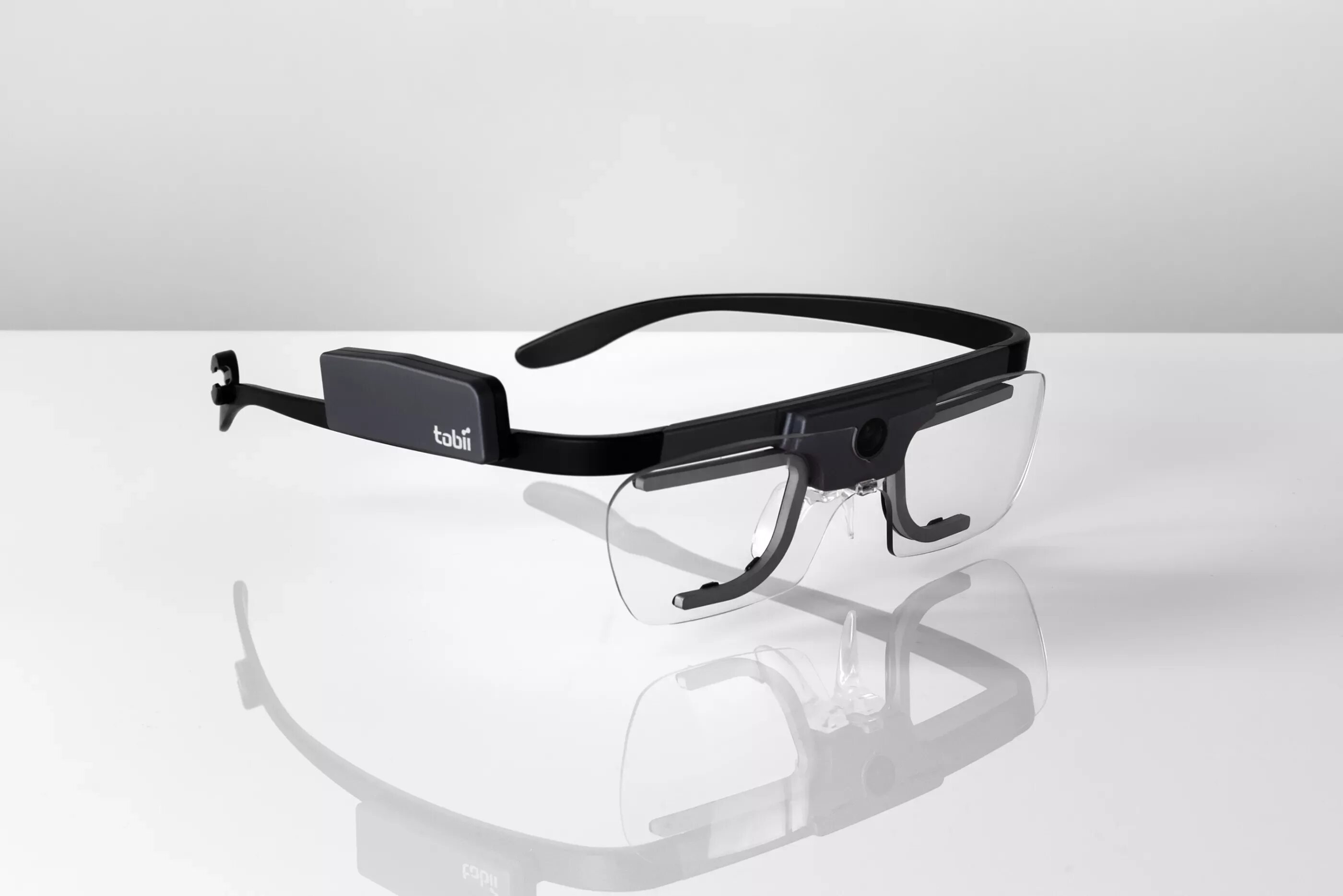 Очки 2 мужские купить. Tobii Eye Tracker 4c. Tobii Eye Tracker Pro Glass. Tobii Eye Tracker для инвалидов. Tobii Pro Glasses 2.