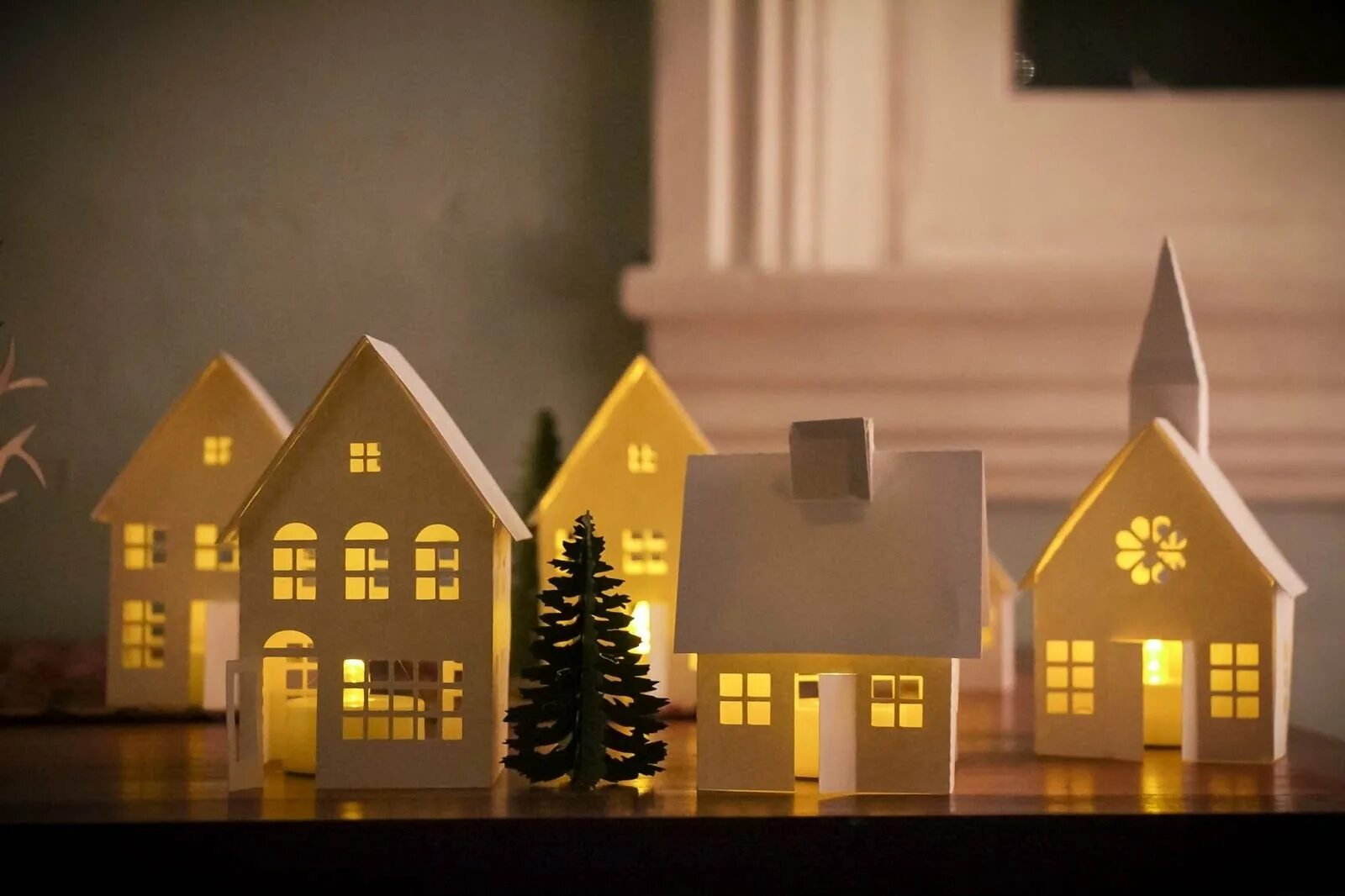 украсить бумажный дом. новогодний домик из картона. бумажный домик. украсить бумажный дом. домик из картона для детей для поделки.