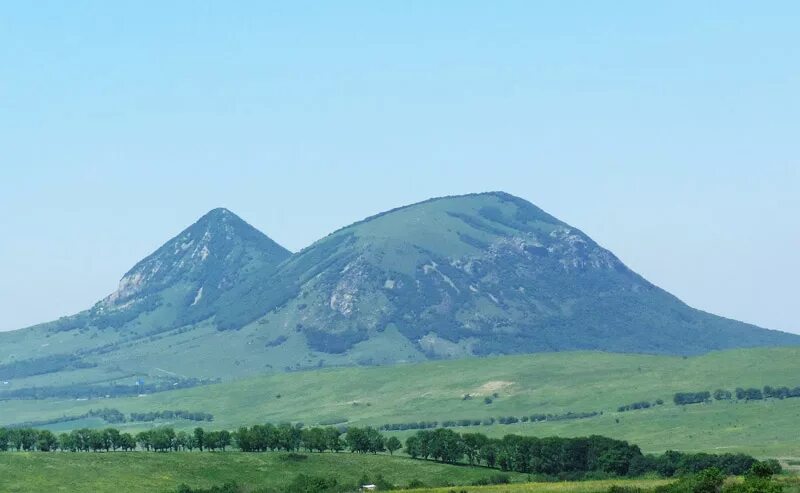 Гора верблюд КМВ. Гора змейка Ставропольский край. Горы Пятигорья гора змейка. Гора змейка Пятигорск.