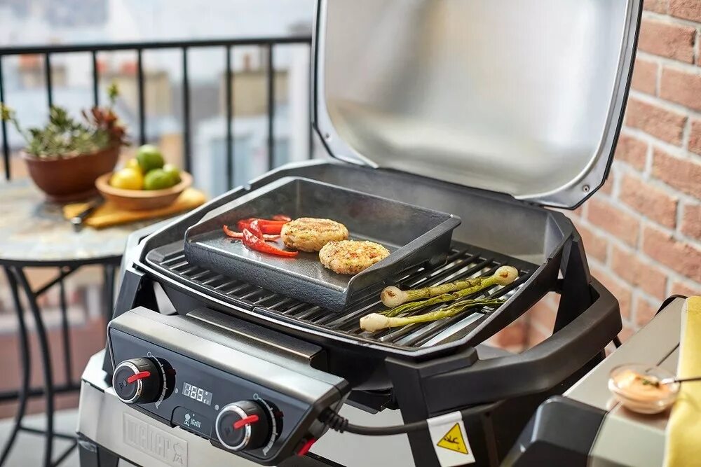 Нужен ли электрогриль. Гриль вебер 2000. weber pulse 2000. электрогриль weber pulse 1000 black. кухонный гриль weber 2000.