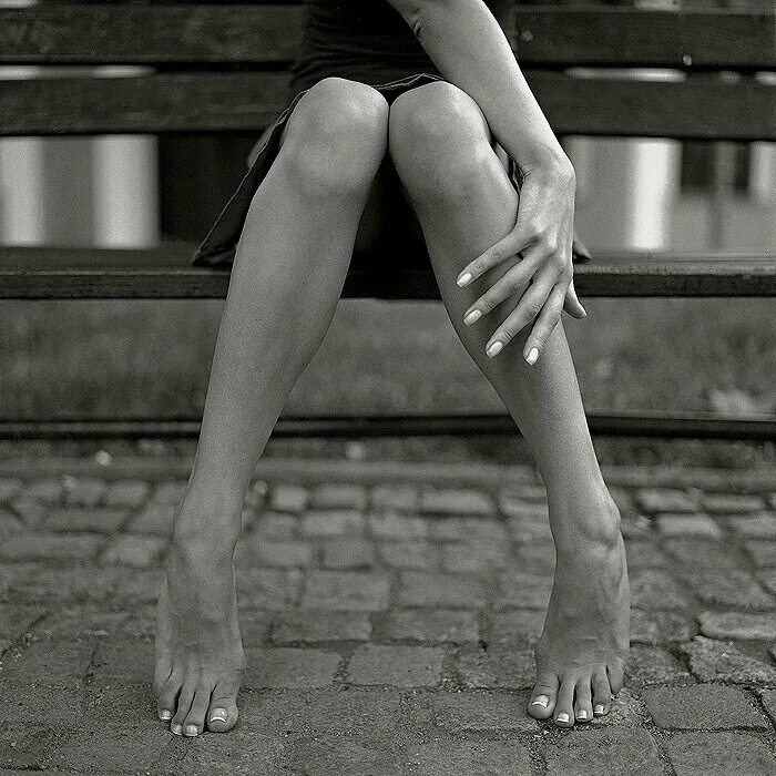 Женские ножки в гамаке. Мила рыжкова модель. Девушка подняла ногу. Солнышко раздвинь ножки. Солнышко раздвинь ножки.