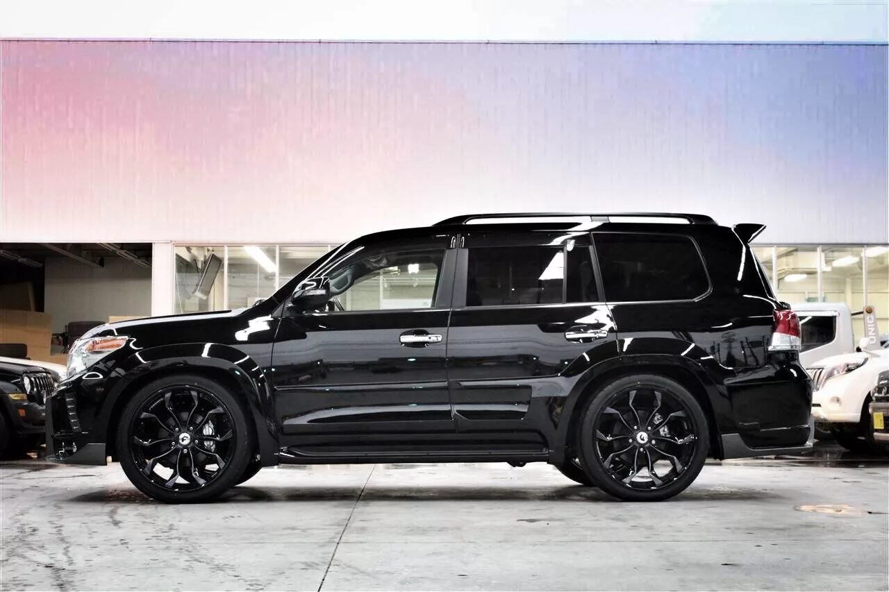 Land cruiser 200 tuning. Toyota land cruiser 200 tuning белый. Toyota land cruiser 200 tuning. Toyota land cruiser 200 обвес. Toyota land cruiser 200 tuning черный.