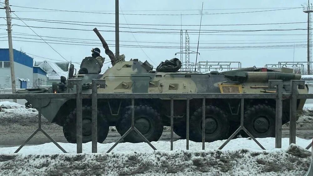 Брянские военные новости сегодня. Колонна бронетехники в Брянске. Колонна военной техники. Военная техника в Брянске. Армейская колонна.