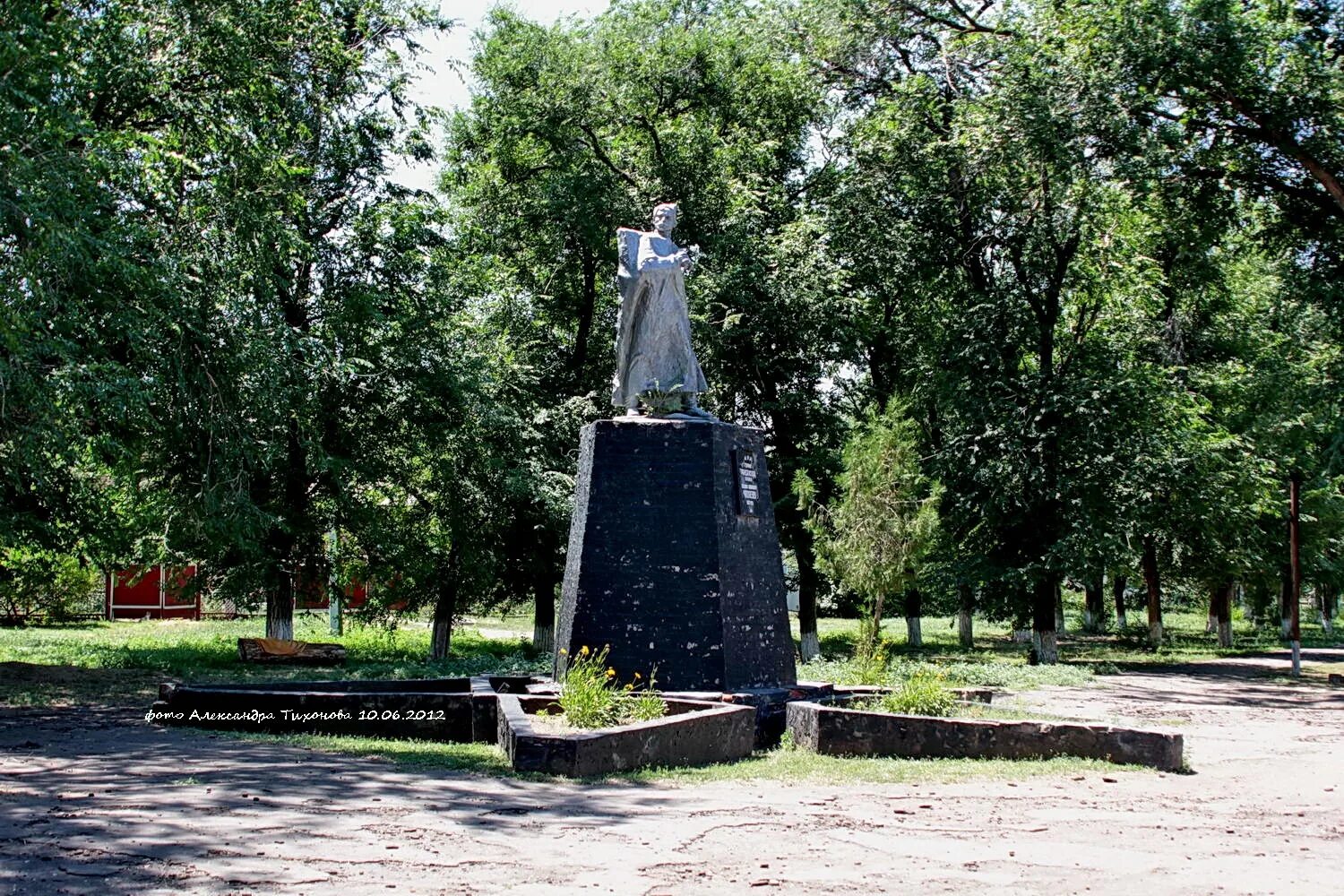 Погода в романовке сальском районе. Памятник село Романовка Сальский район. Село Романовка Сальский район Ростовская область памятники. Село Шаблиевка Сальский район. Село Романовка Ростовская область.