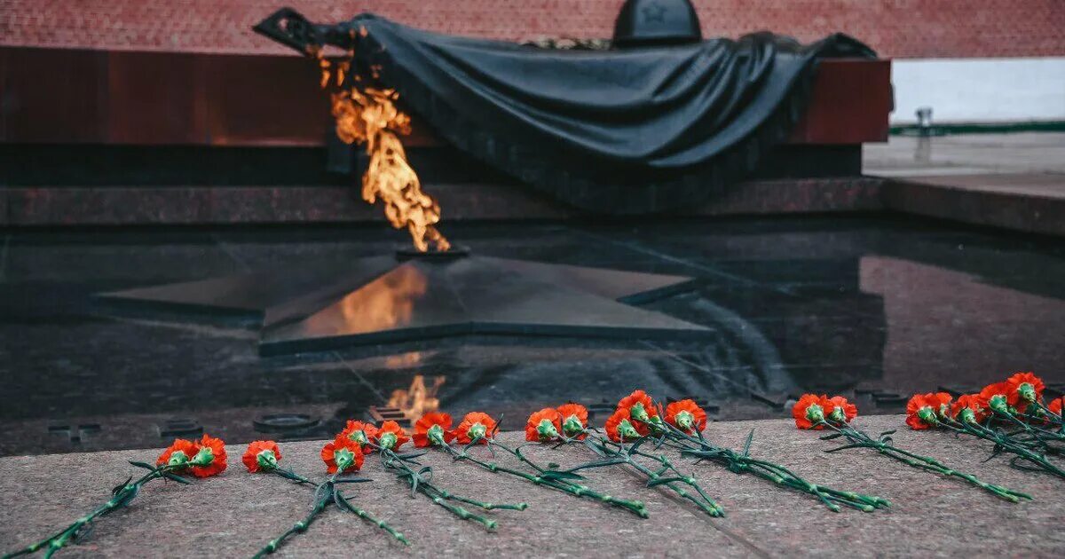 Мемориальный комплекс могила неизвестного солдата. Видео могилы неизвестного солдата. Памятники вов могила неизвестного солдата. Мемориал могила неизвестного солдата. Вечный огонь на могиле неизвестного солдата.