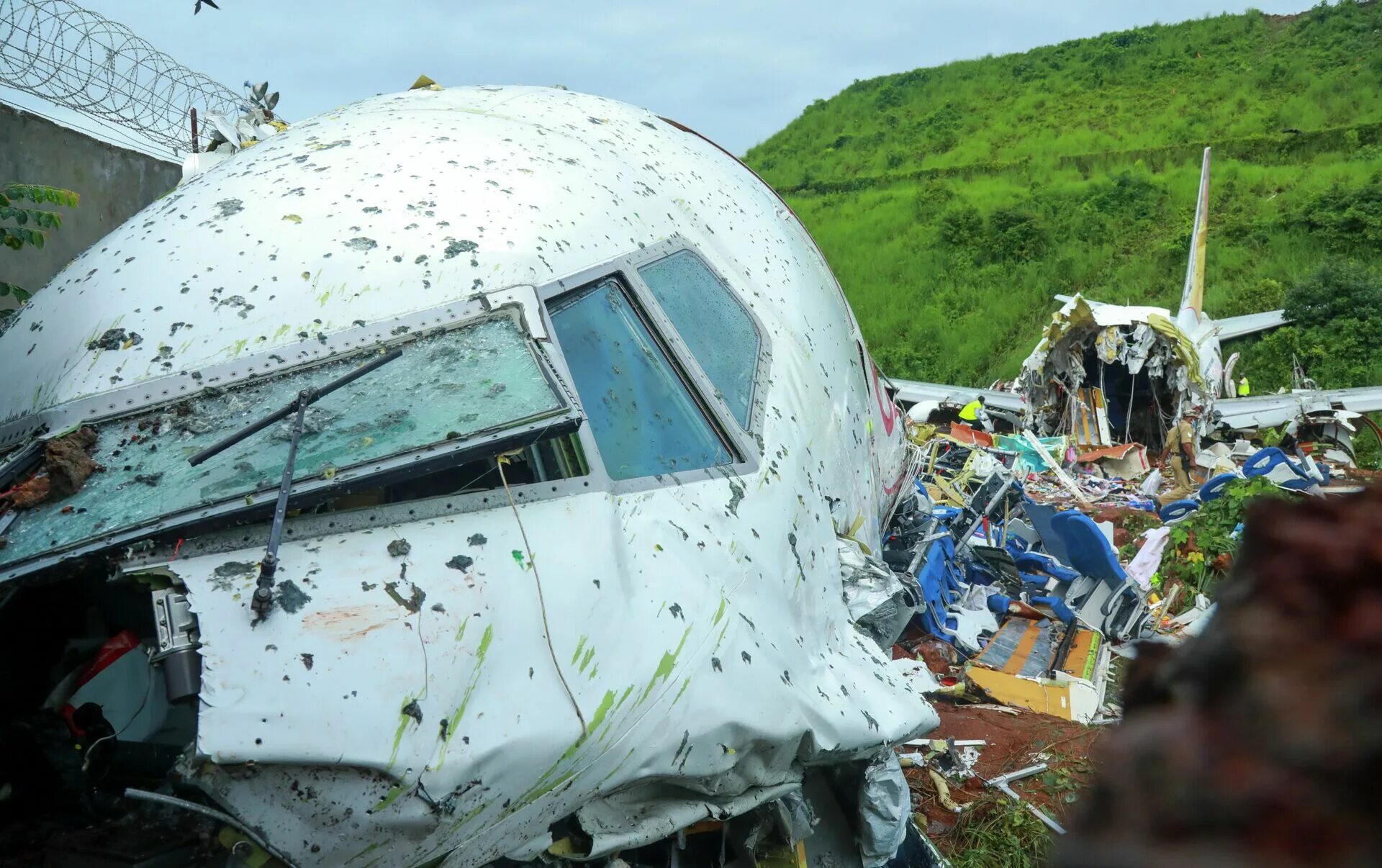Снился падал самолет. Приснился упавший самолет. Приснился упавший самолет. Приснился упавший самолет. Упал самолет во сне на глазах.