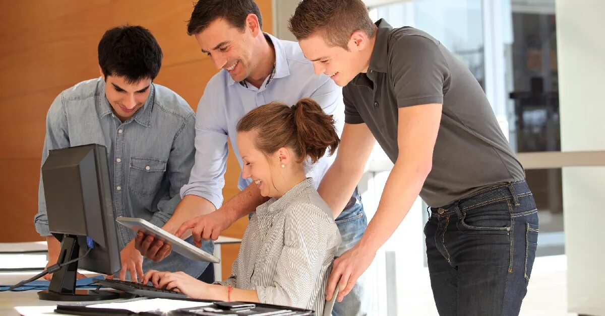 Специалист который работает. Internship картинки. стажировка x5. учитель работает с документами. teacher working.
