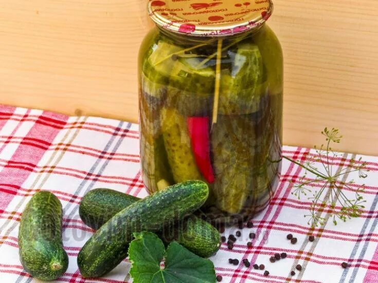 Острыемаринованые огурцыназиму. Маринованные огурцы с острым перцем на зиму. Консервирование резаных огурцов. Маринованные огурцы с острым перцем на зиму. Огурцы с перцем на зиму.