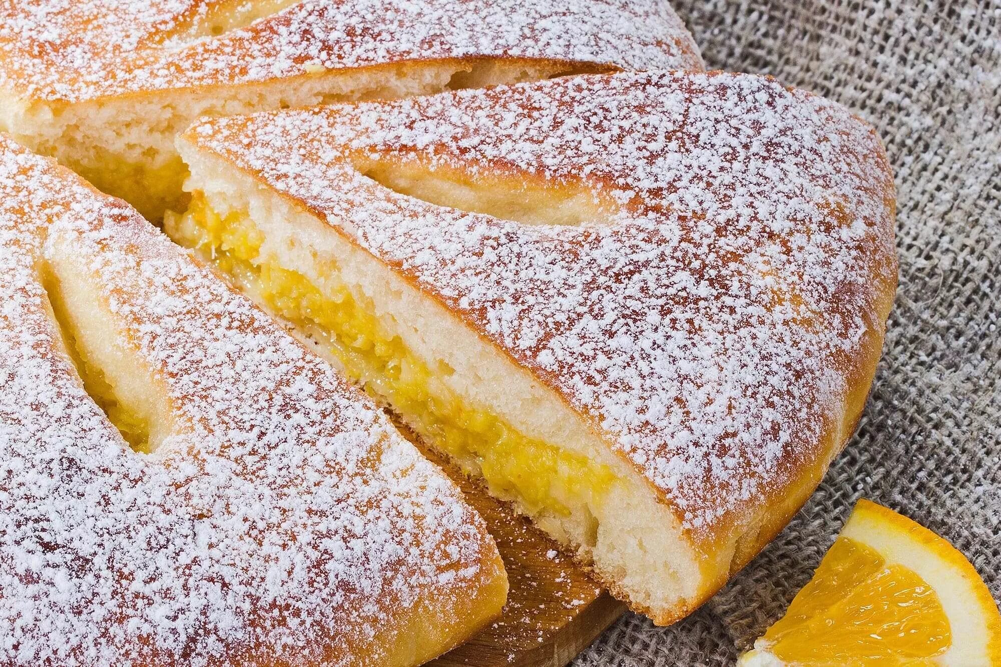 Лемон пай. Шобутинская лимонный пирог. Пирог лимонник с апельсином на песочно дрожжевом тесте. Лимонник пирожное. Лимонник пирог в духовке.