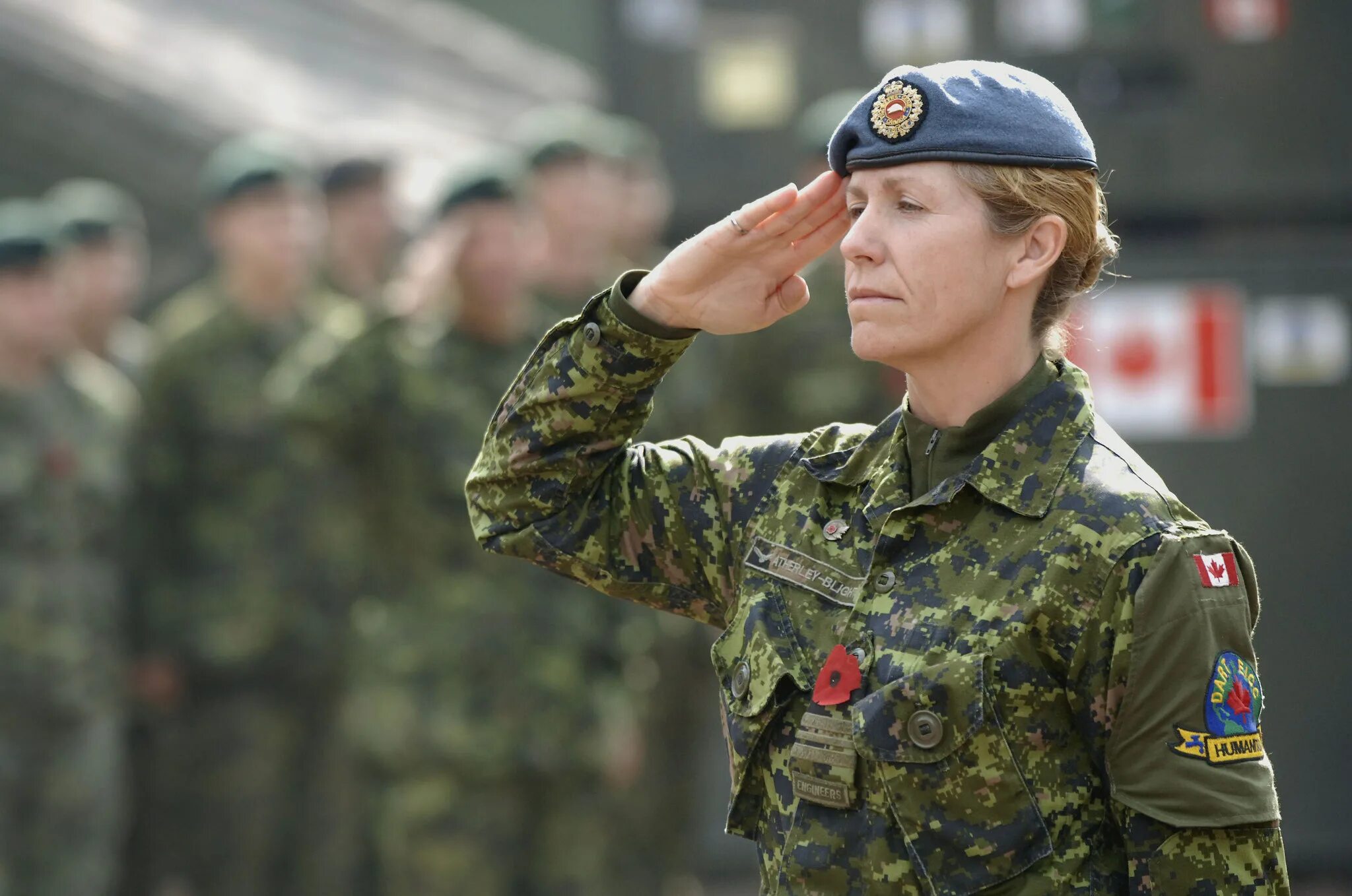 Женщины в канадской армии. Военная форма. Солдат Канады. Канадская Военная форма. Про военную форму