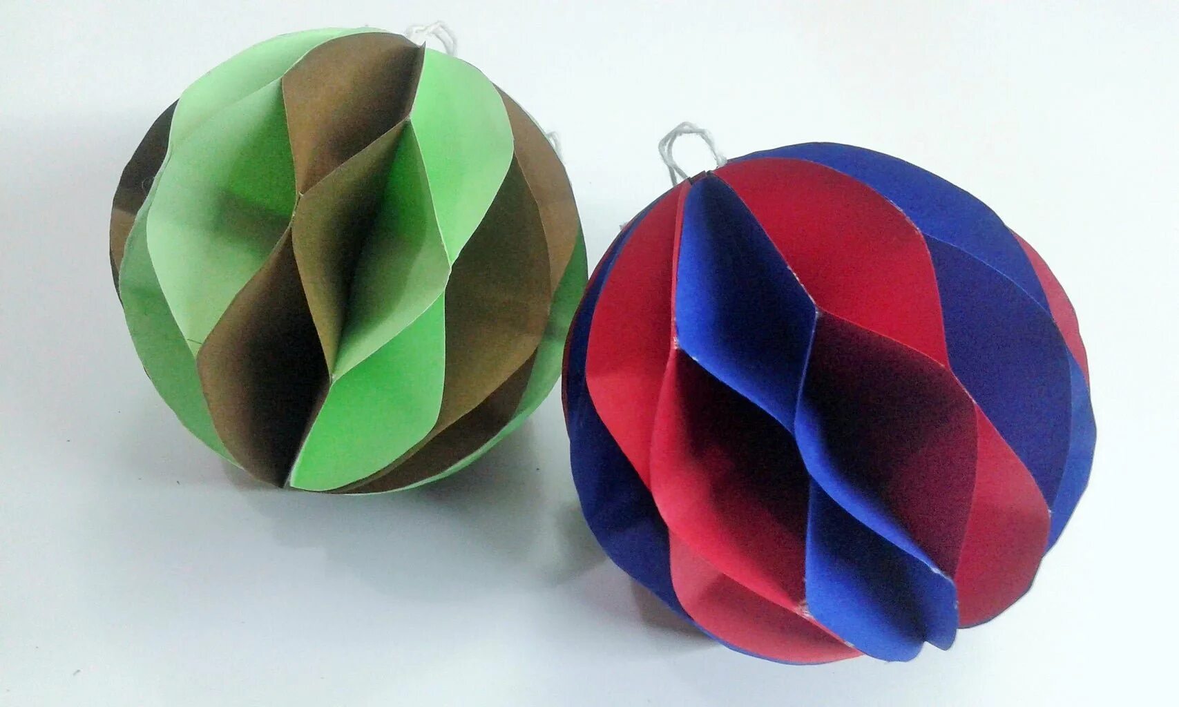 Шар изготовленный из материала плотностью. Объемный бумажный шар. Объемные шары из бумаги. Шарик из бумаги объемный. Объемный шар из цветной бумаги.