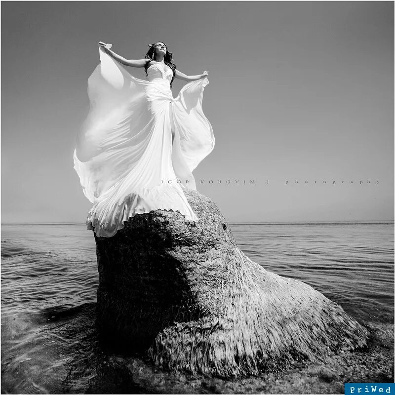 Фотограф ангелиос. Свадьба на море. Одинокая невеста. Фотохудожники невеста. Одинокие невеста фотосессия.