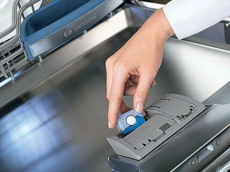 Отсек в посудомоечной машине для таблетки в whirlpool. Отсек для таблетки в посудомоечной машине. Куда кладут таблетки. Отсек для таблетки в посудомоечной машине хаер. Пилюльки для таблеток.