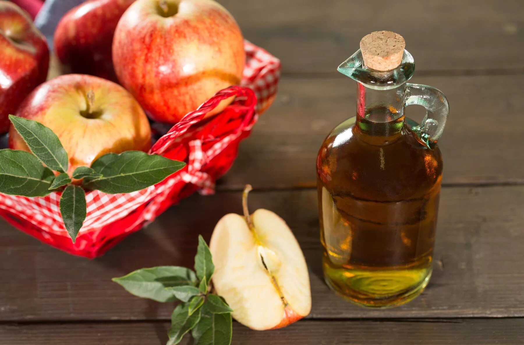 Пить уксус до или после еды. Яблочный уксус Elma Sirkesi. Яблочный уксус Apple Vinegar. Яблочный уксус и красота. Уксус для красоты.